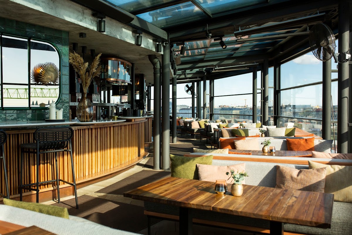 Leo Rooftop Budapest — rooftop bar in Budapest | Skylevels