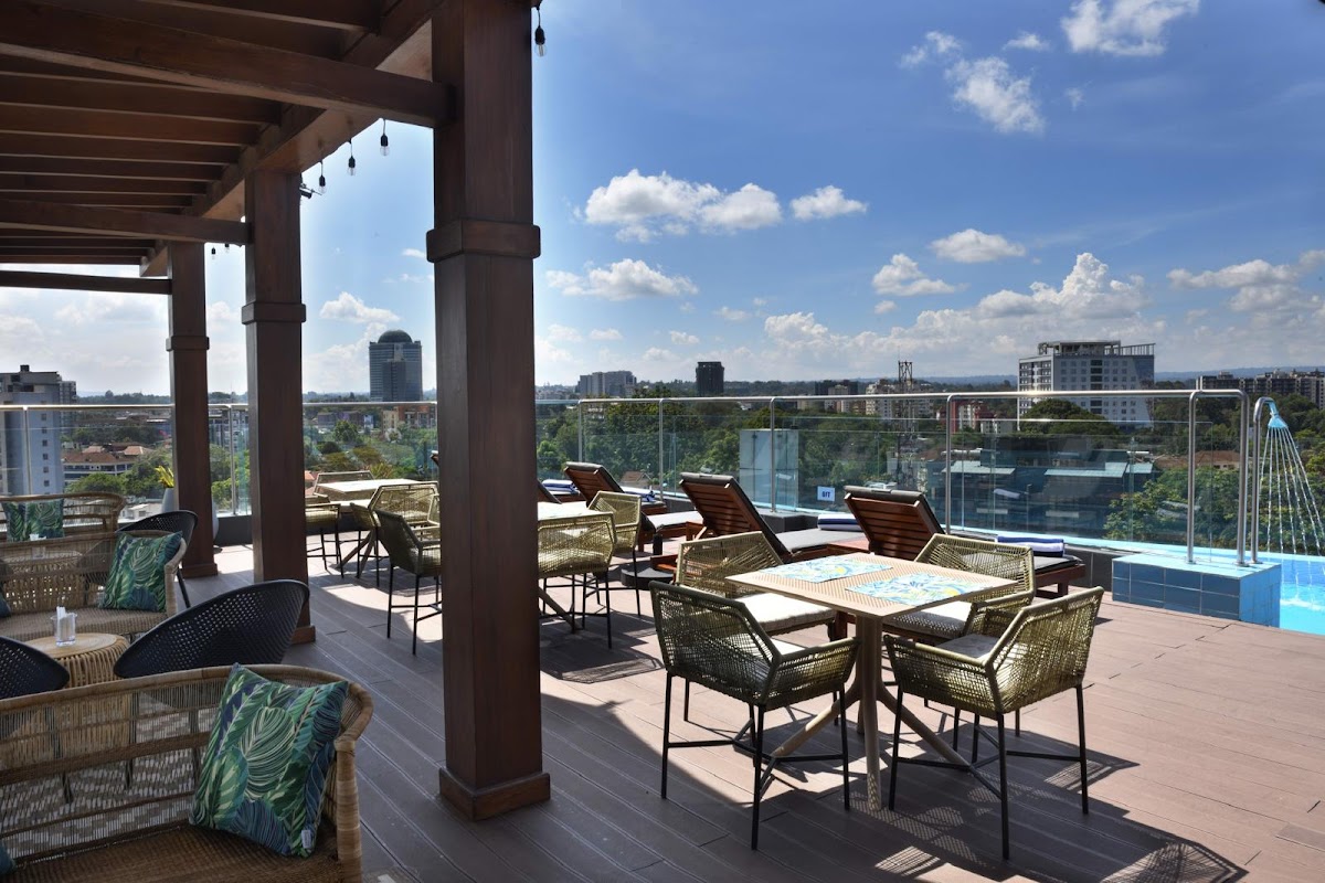 ナイロビの屋上バー — Rooftop Pool & Bar | Skylevels